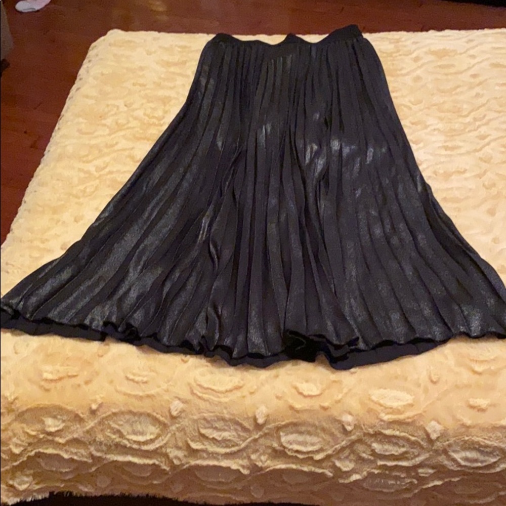 Black pleated skirt